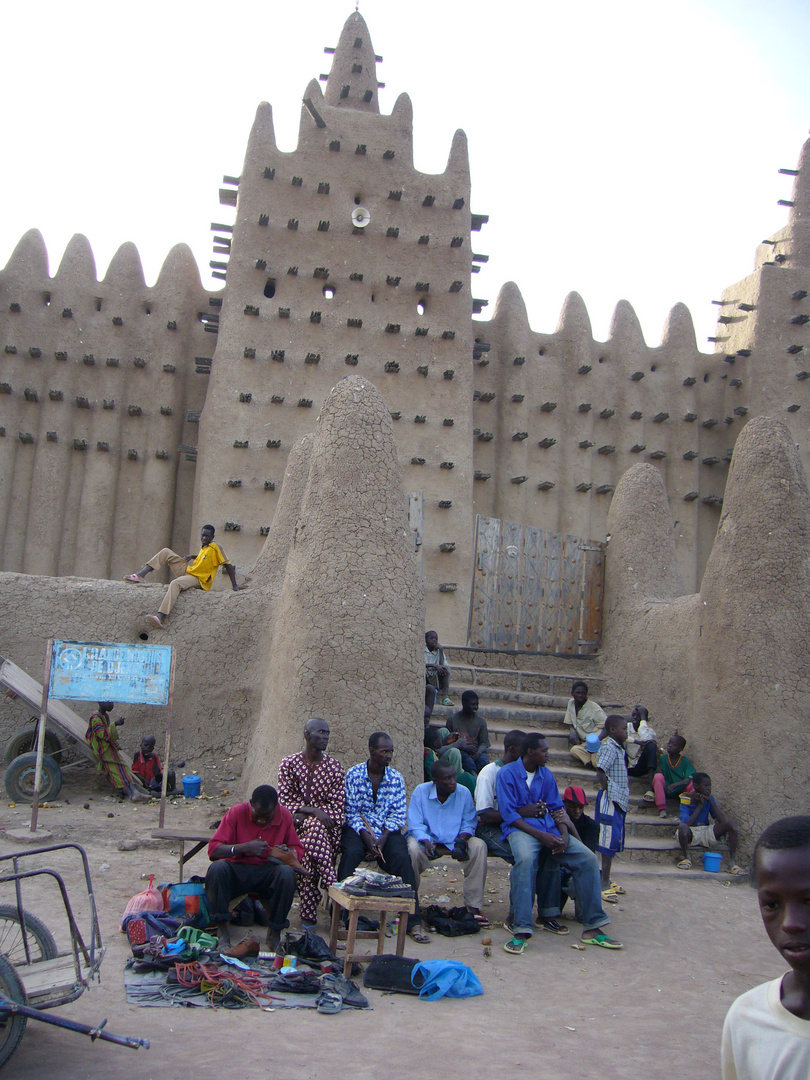 Im Schatten der Großen Moschee von Djenné