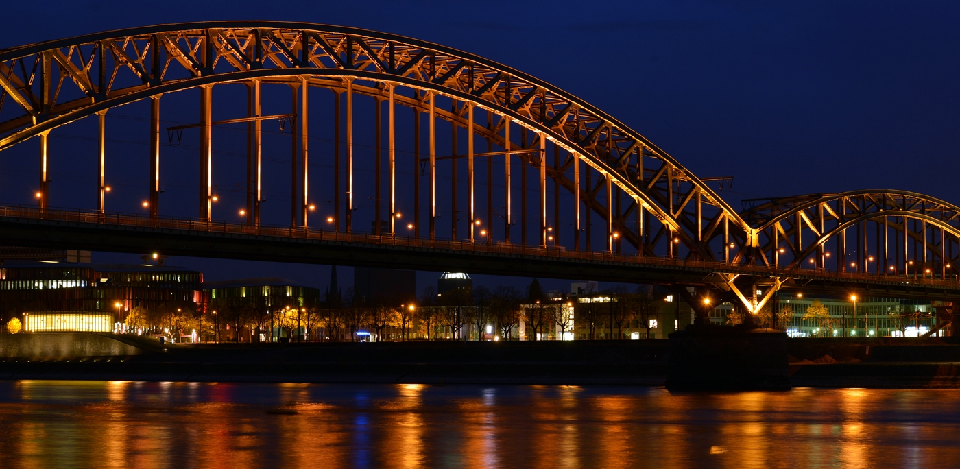 Im Schatten der Hohenzollernbrücke......aber ein absoluter Tipp.