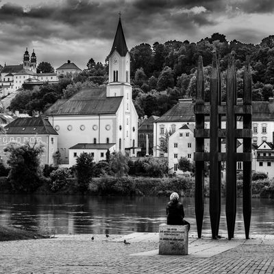 Im Schatten der Kirchen?