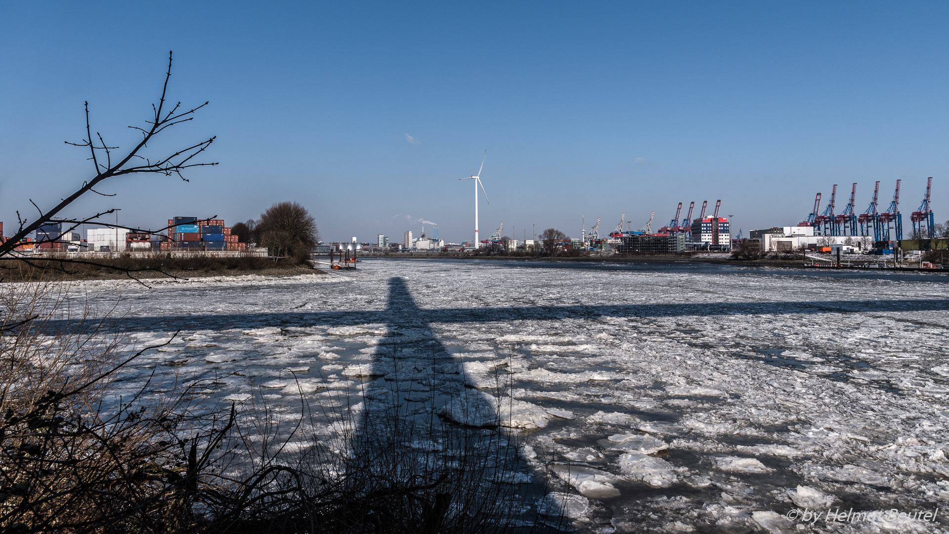 Im Schatten der Köhlbrandbrücke