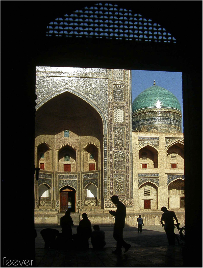 Im Schatten der Moschee