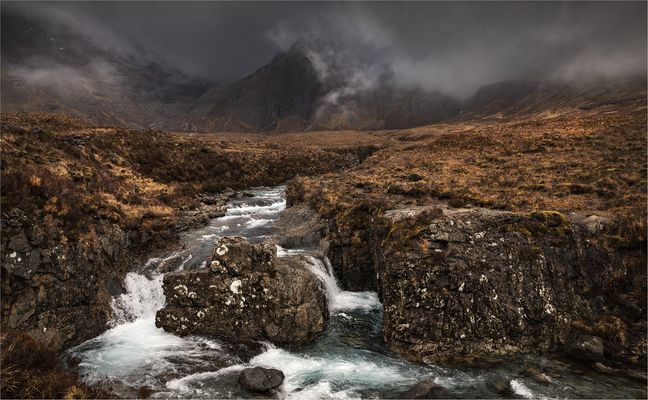 Im Schatten der schwarzen Berge