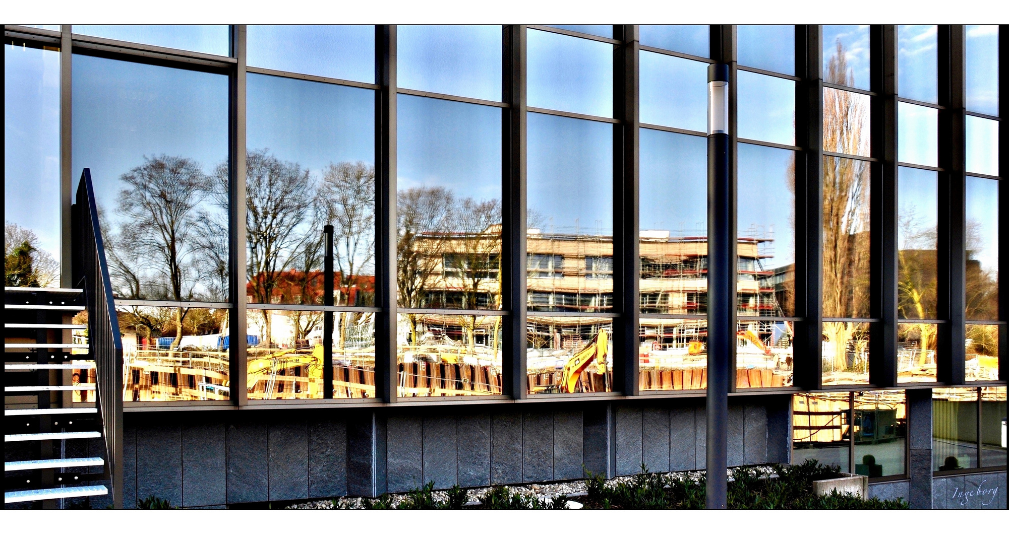 im „Schaufenster" eines Bankgebäudes