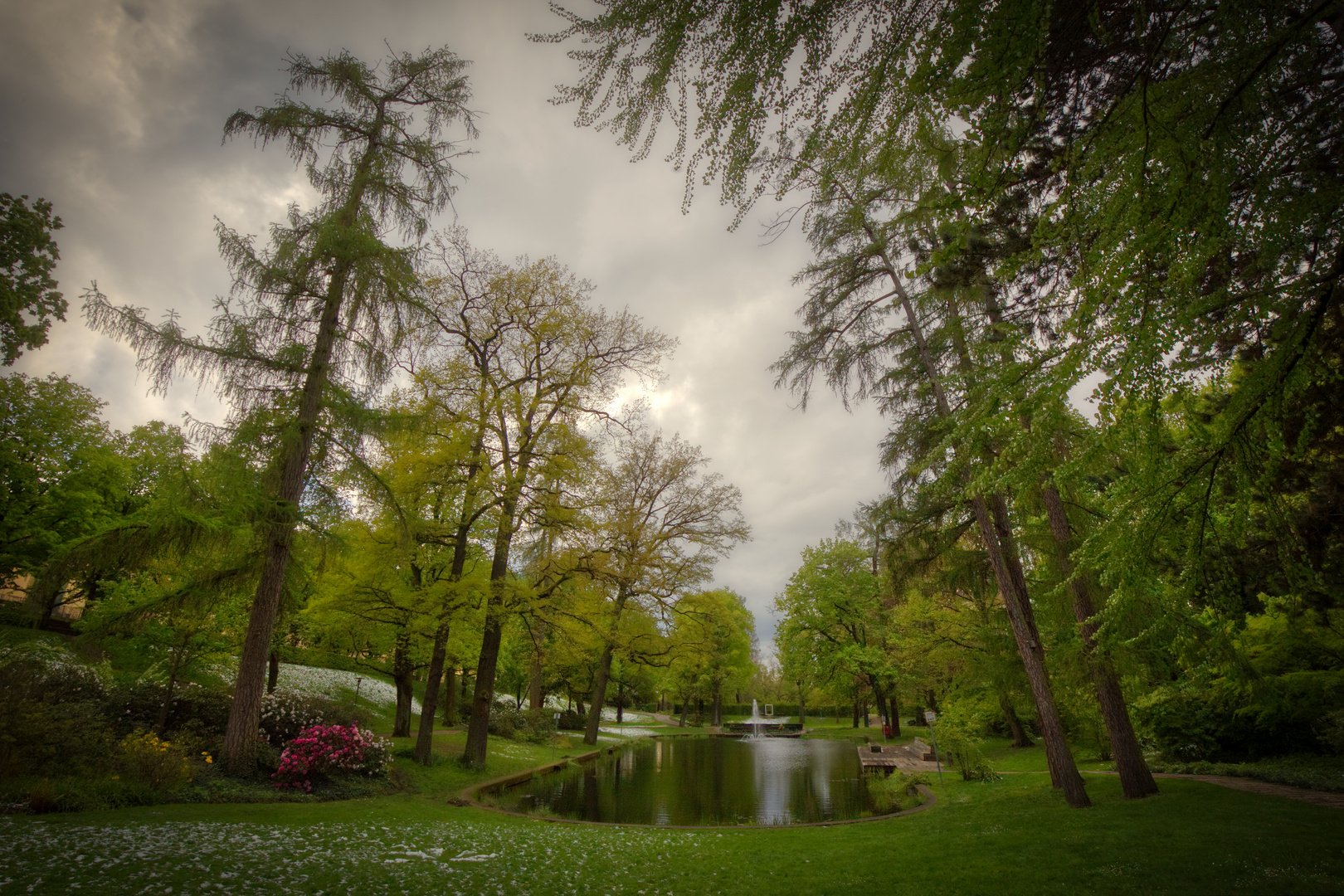 im Schlossgarten von Fulda - bevor die Sonnenstrahlen die Wolkendecke durchbrachen