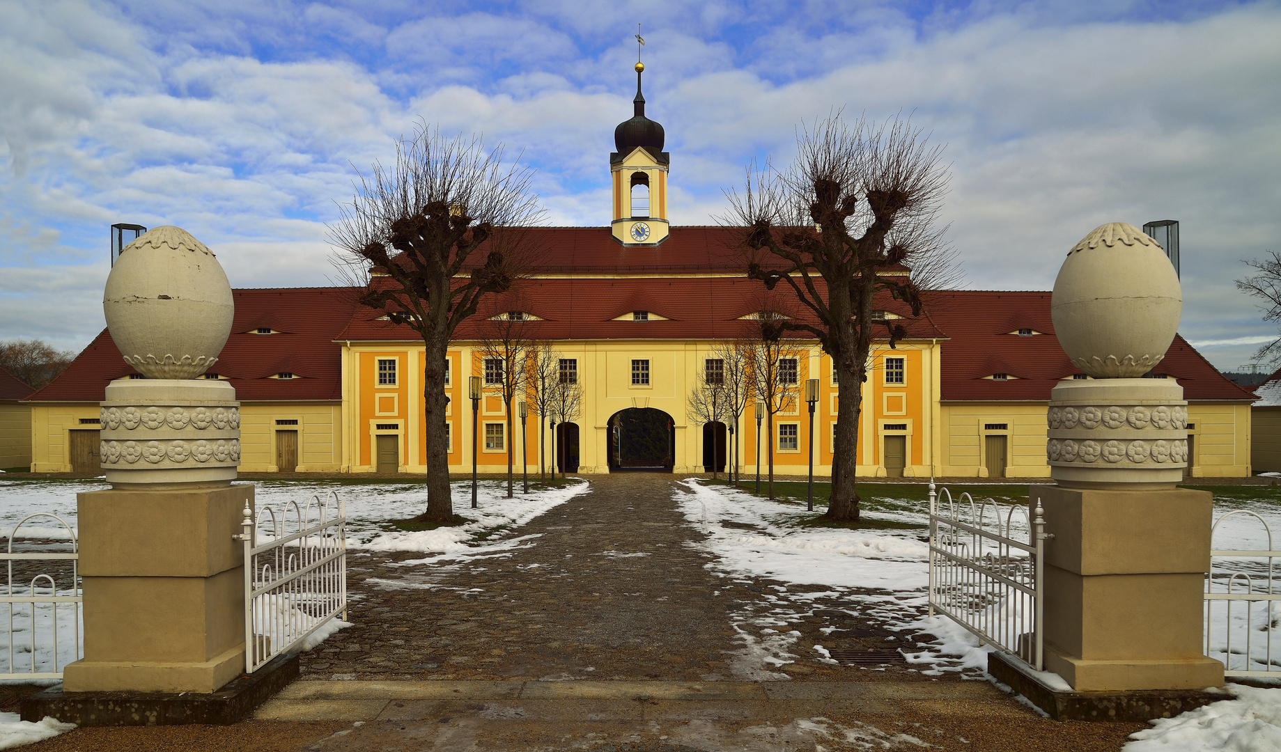 *** im schloßhof ***