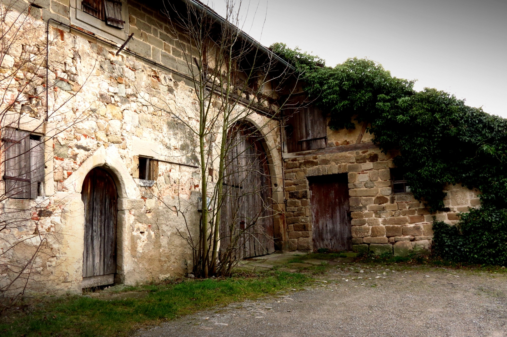 Im Schloßhof von Hohen Entringen