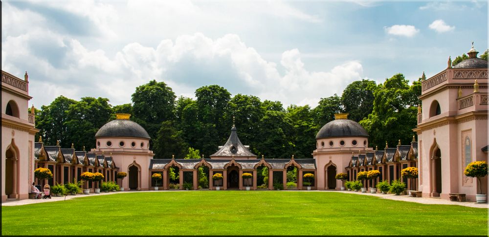 IM SCHLOSSPARK SCHWETZINGEN