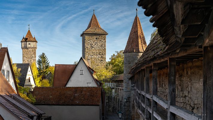 Im Schutz der Mauer und Türme!