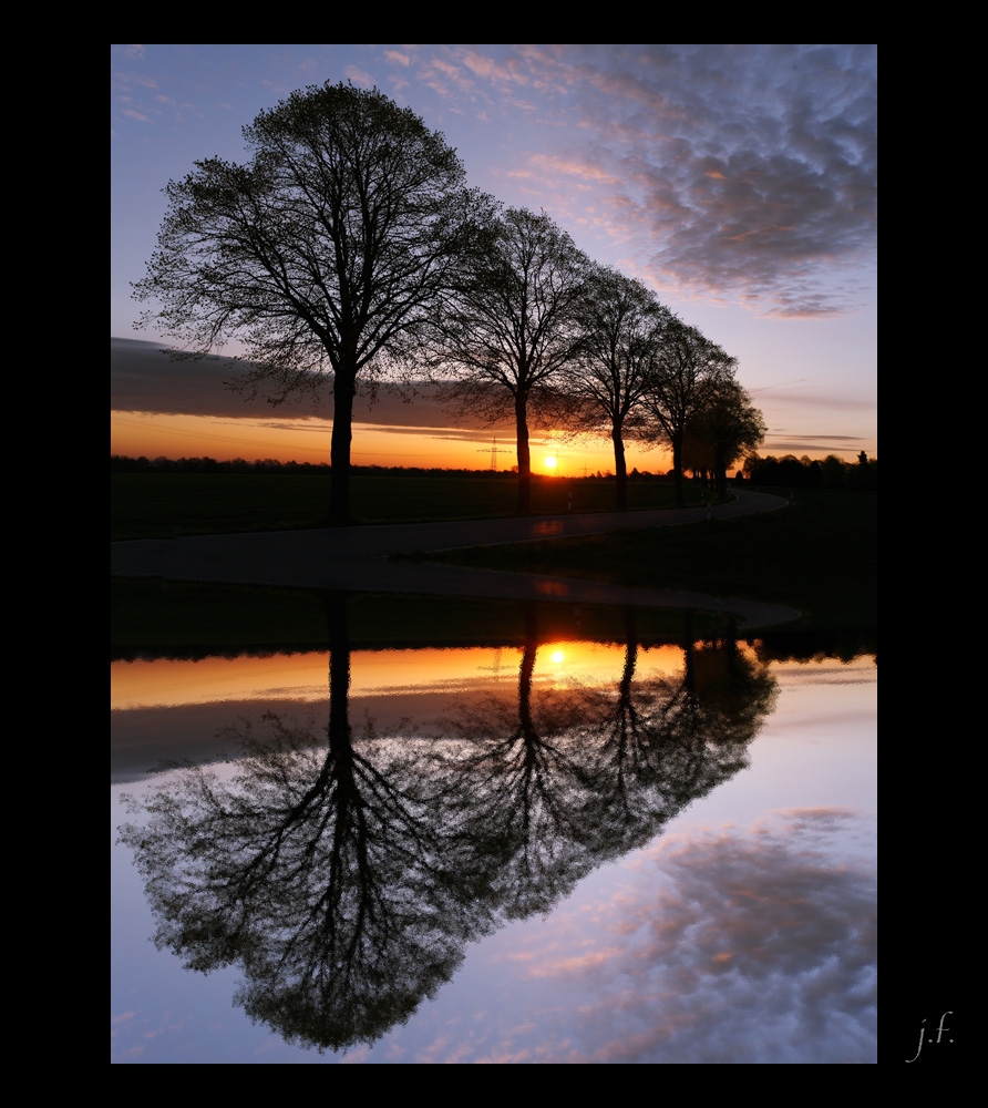 Im See spiegelnder Sonnenaufgang ...