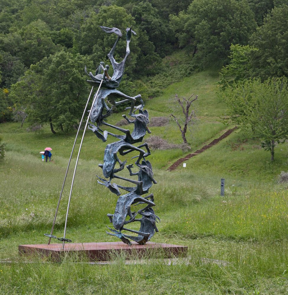 Im Skulpturengarten Il Giardino in Seggiano - "Froschakrobaten" von Daniel Spoerri