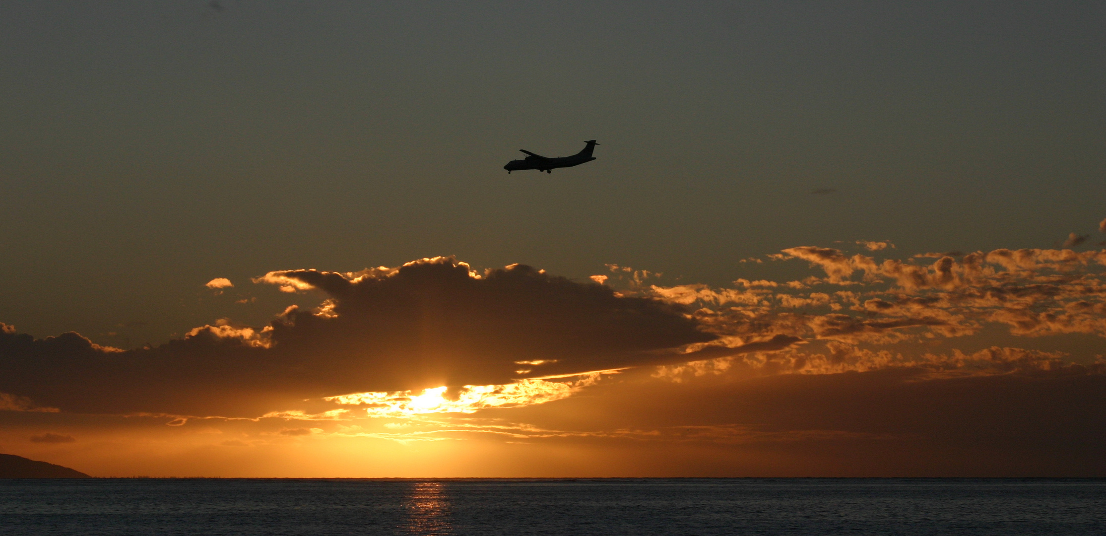 Im Sonnenuntergang nach Moorea