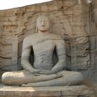 Im Steinkloster Gal Vihara in Polonnaruwa (Bild 2)