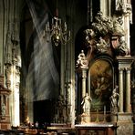 Im Stephansdom: Fastenschleiertuch und Januariusaltar