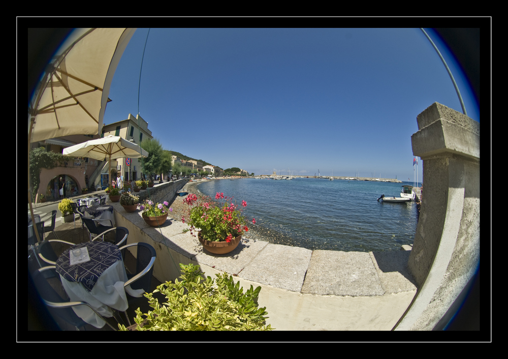 Im Straßen-Caffee auf Elba :-)