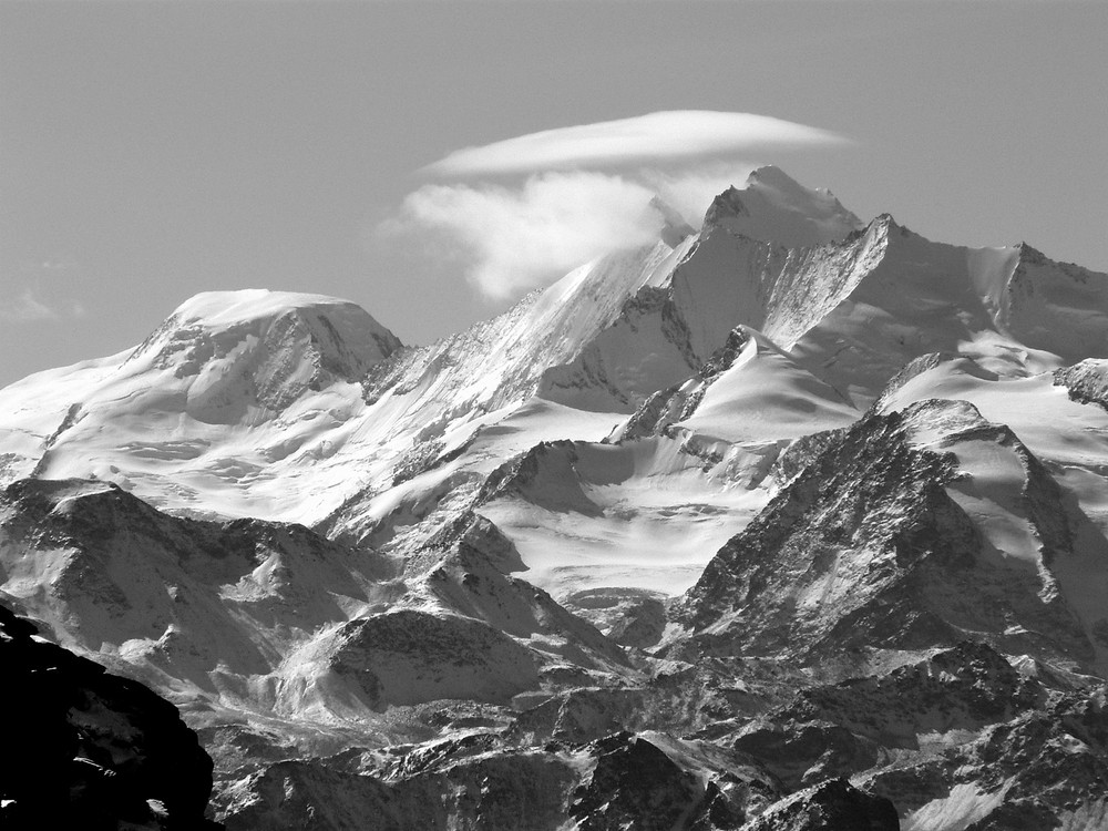 Im Sturm,bald gibt es viel Neuschnee am Alphubel,Täschhorn,Dom und Nadelgrat.