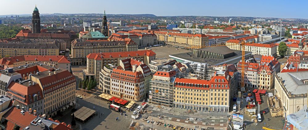 Im Süden der Frauenkirche Kreuzkirche,Altmarkt und Kulturpalast und für mich viele neue Häuser...