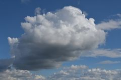 Im Taunus: Der Himmel über dem Tannenkopf 01