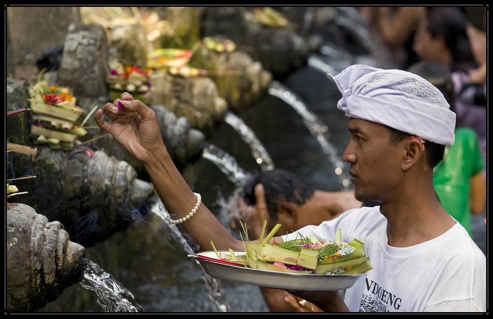 Im Tempel Tirtha Empul