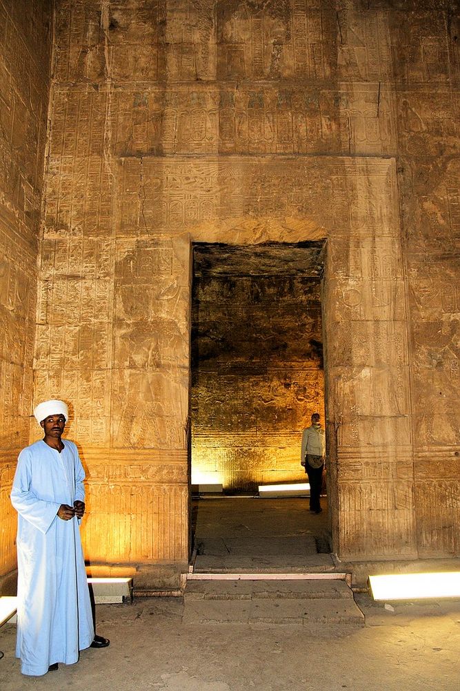 Im Tempel von Edfu...