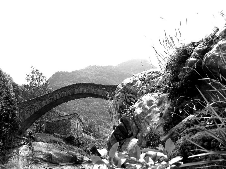 im Tessin - die Brücke von Lavertezzo