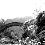 im Tessin - die Brücke von Lavertezzo