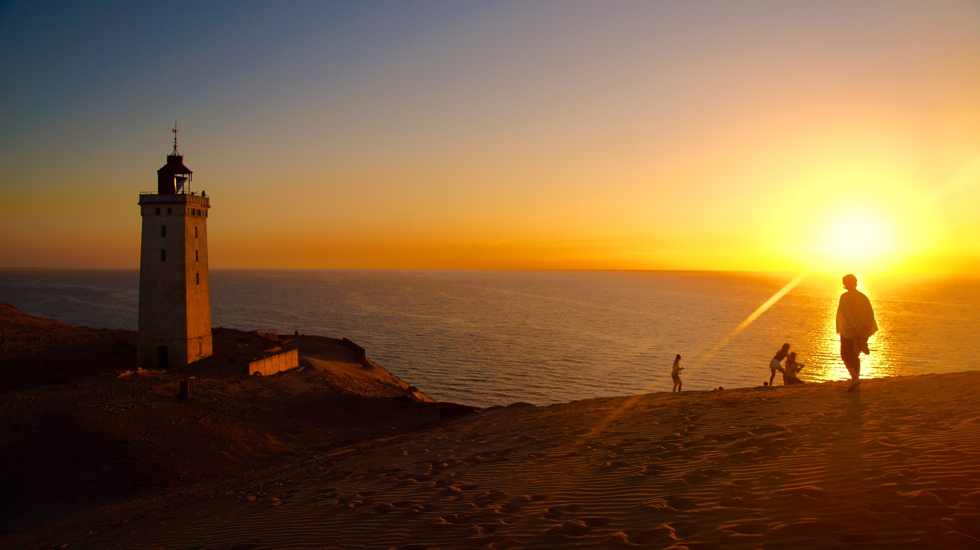 im untergehenden Sonnenlicht stehend blicke ich auf den Rubjerg Knude Fyr 