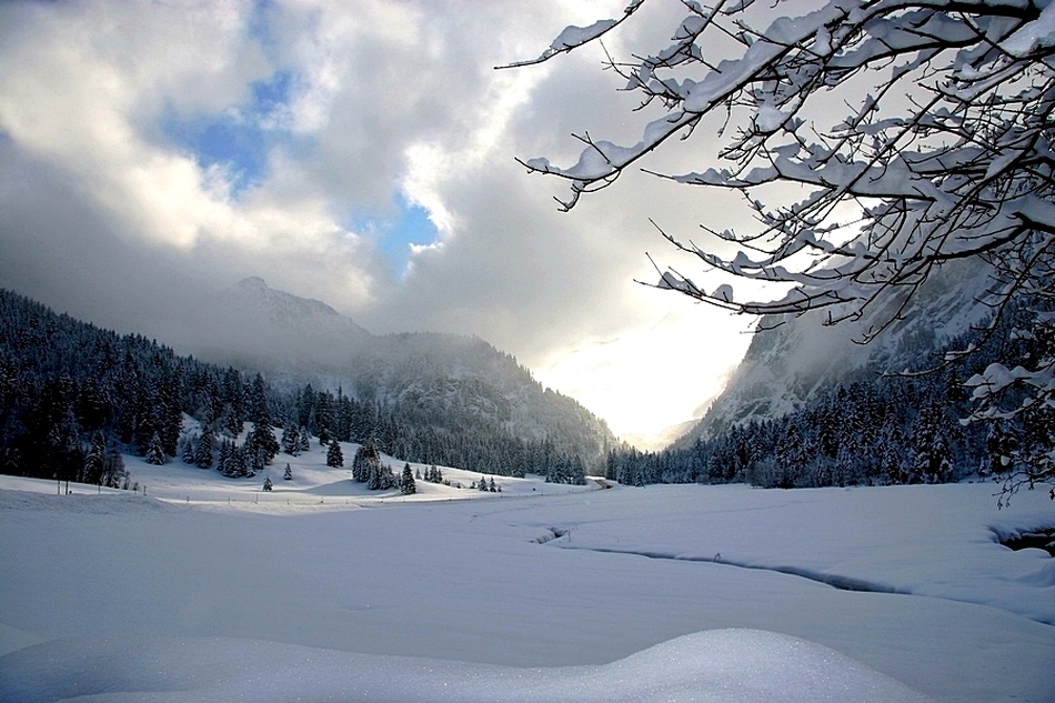 IM VERSCHNEITEN TAL