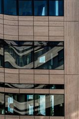 im Visier: Köbogen 1 in Düsseldorf mit Durchblick
