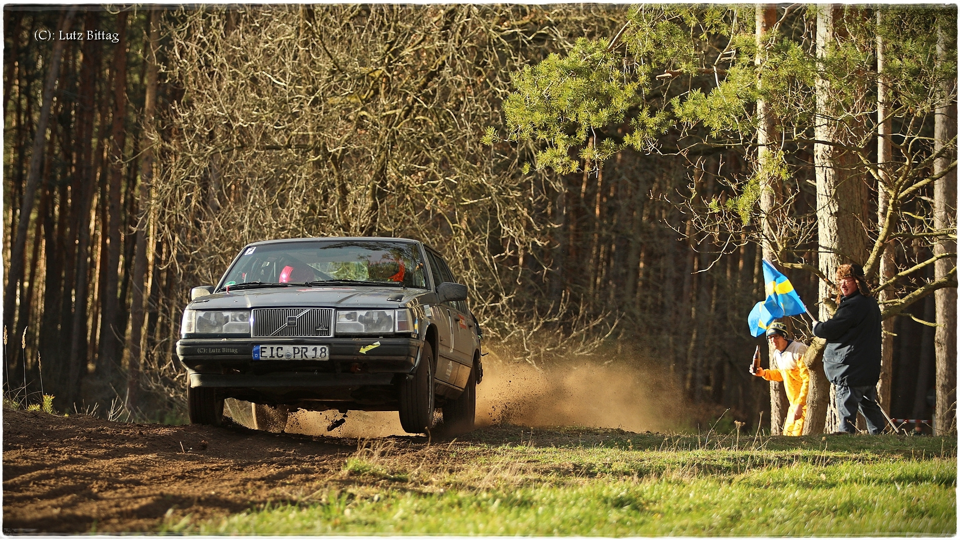 Im Volvo schwungvoll durch den Wald