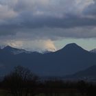 Im Vordergrund der Allgäu und im Hintergrund schon die Alpen