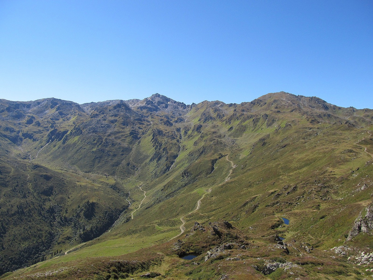 Im Vordergrund der Roßkopf 2576 Meter hinten der Rastkogel 2762 Meter