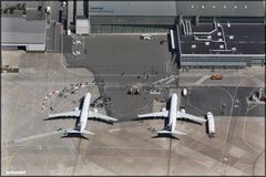 Im Vorfeld Flughafen Bremen (Luftbild, airport aerial)