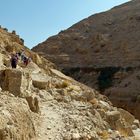 Im Wadi Quelt durch die Judäische Wüste zum Kloster St. Georg bei 45 Grad C