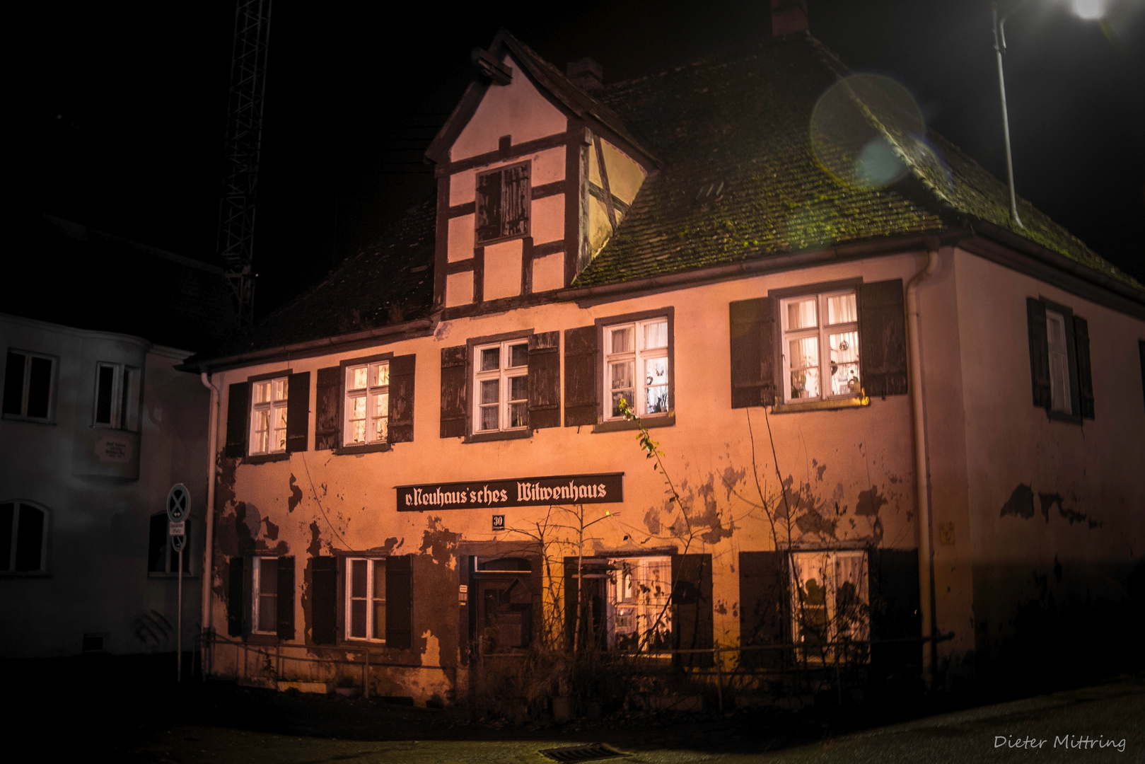 "Im Witwenhaus brennt Licht"