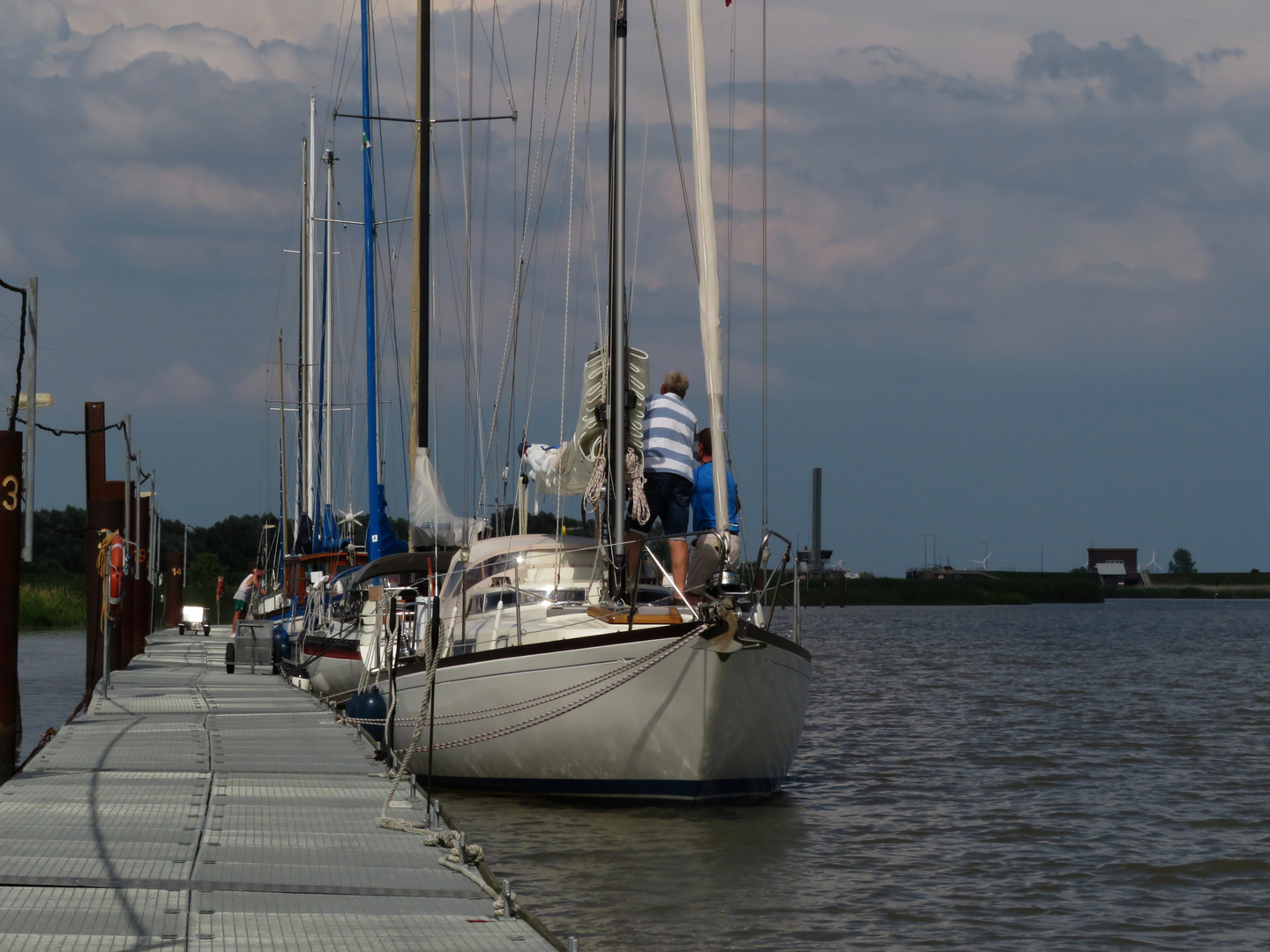 Im Yachthafen Wischhafen 