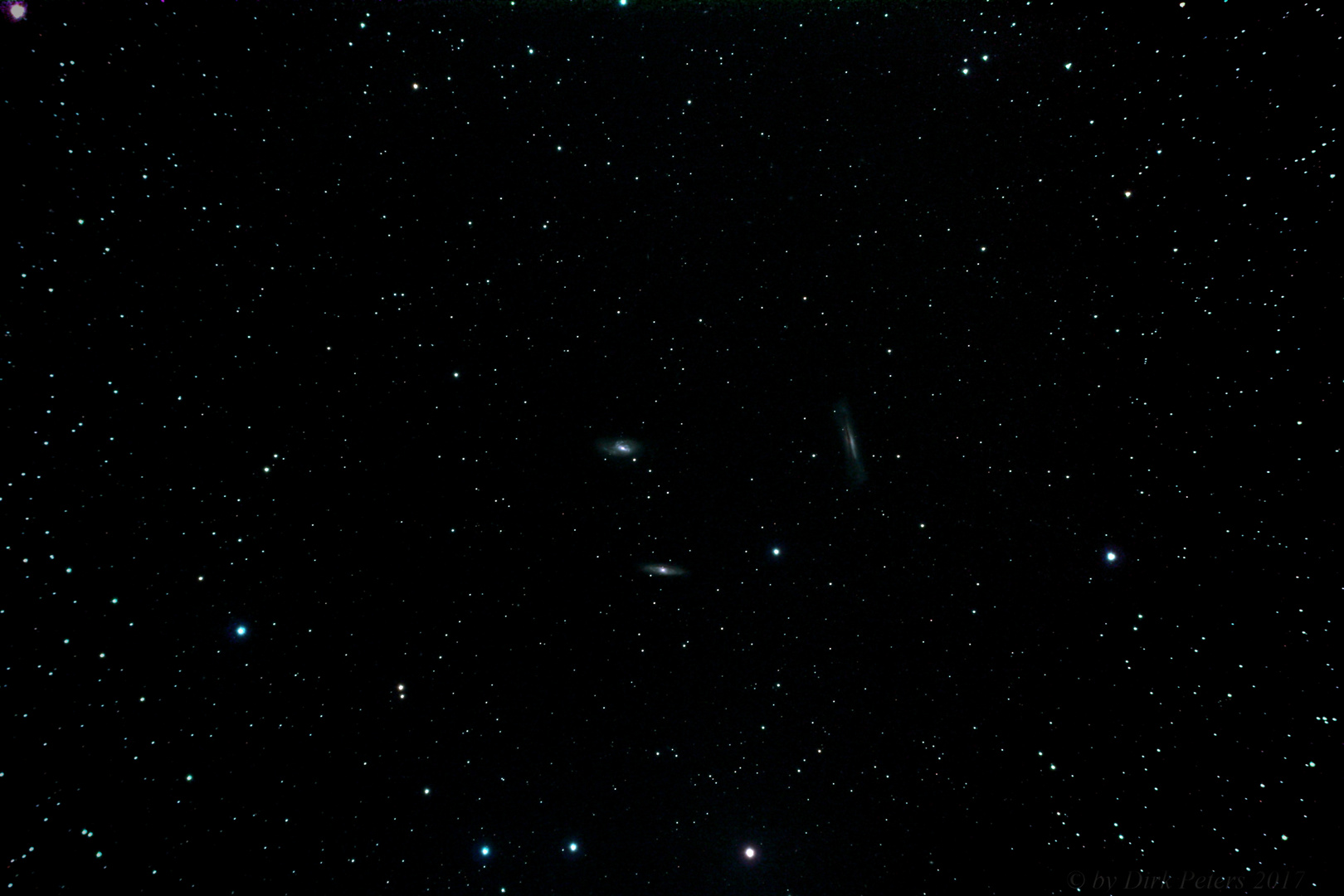 Im Zeichen des Löwen: Sterne und Galaxien (Leo-Triplett) in 35 Mio LJ Entf. / widefield: F=330 mm