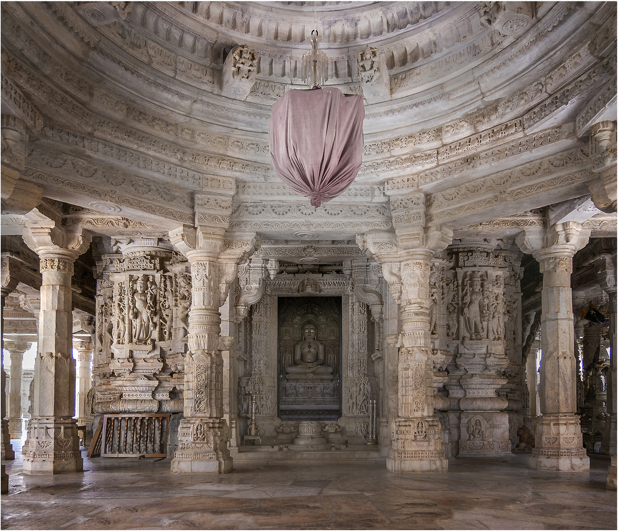 im Zentrum ... des Jain-Tempel in Ranakpur