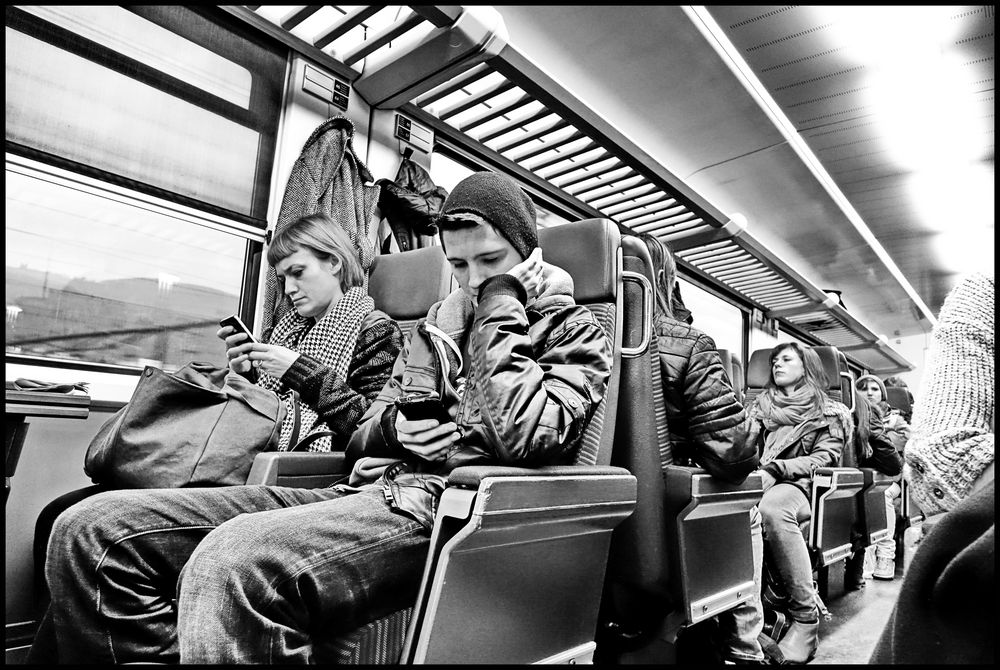 Im Zug Foto & Bild | erwachsene menschen, mehrere menschen, bahn Bilder ...
