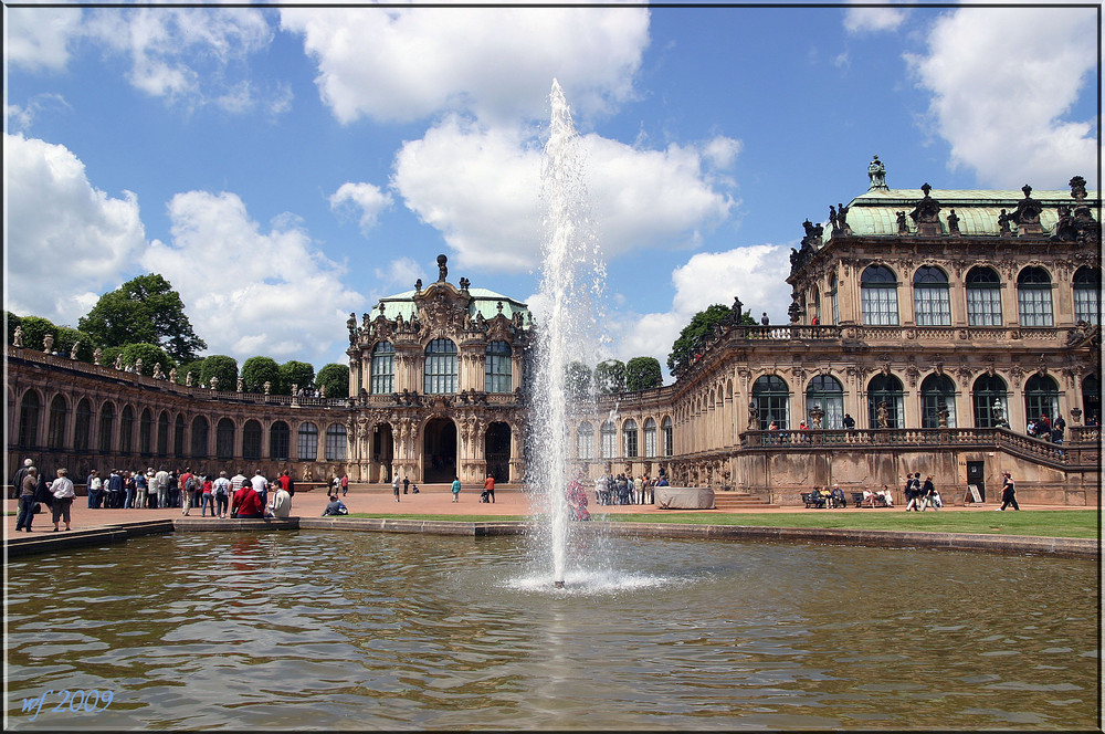 Im Zwinger Blick zum Wallpavilion