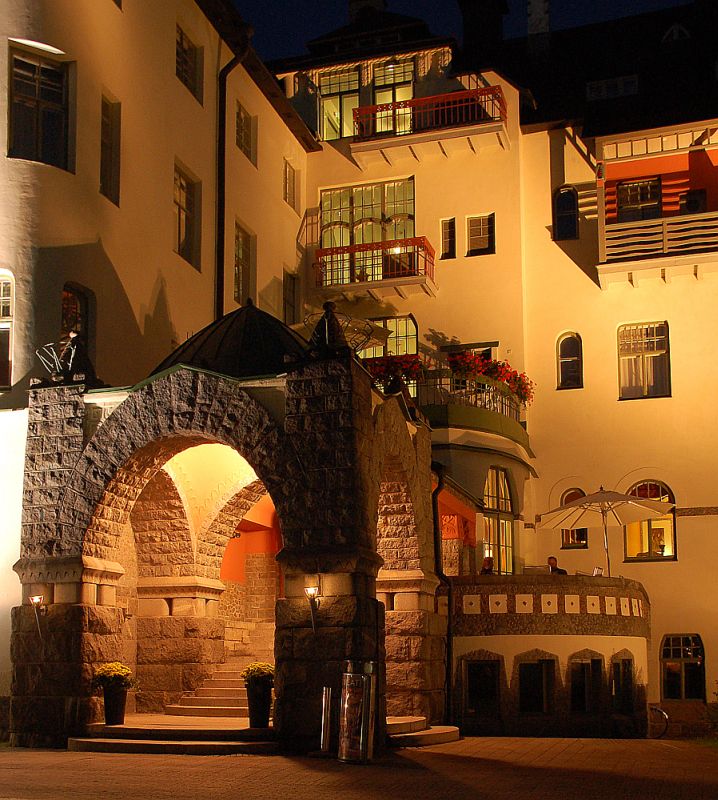 Imatra, The entrance to the Valtionhotelli in the light of evening