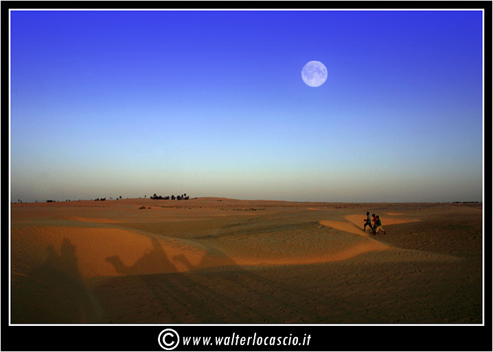 Imbrunire nel deserto