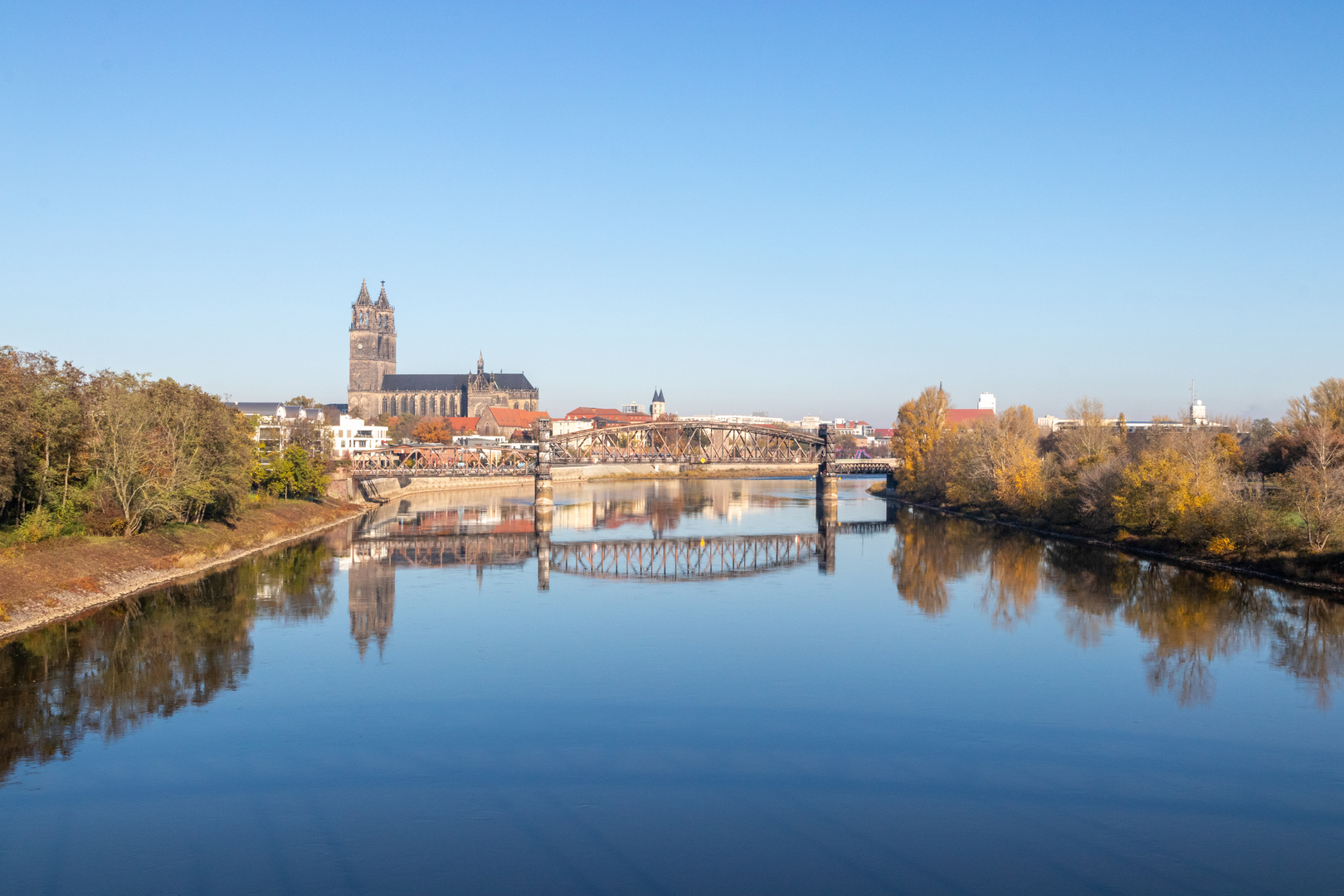 IMG_0278Spieglung an der Elbe