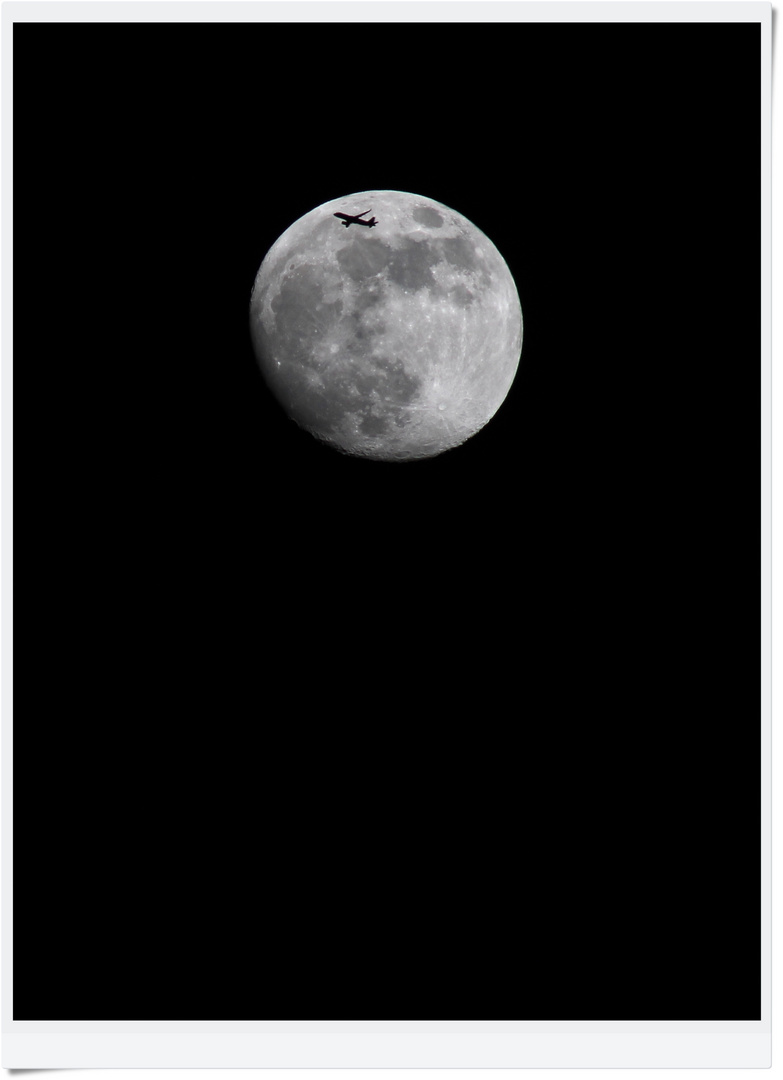 IMG_2667 2024.04.21 Den Mond mit Flugzeug 