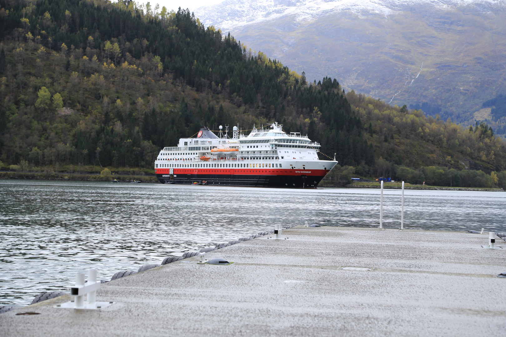 IMG_9520 MS Otto Sverdrup vor Loen