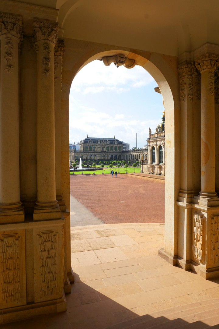 Immer den Durchblick bewahren (im Dresdner Zwinger) 