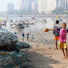 Immer lächelde Kinder in Mumbai