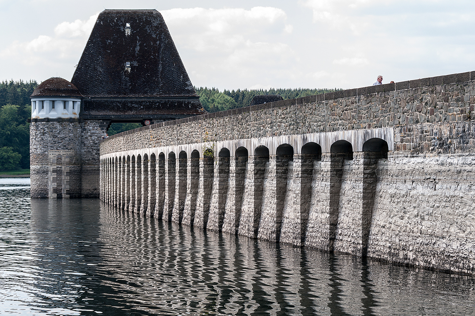 Immer leerer wird der Möhnesee.