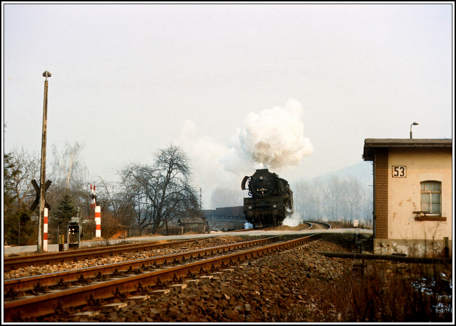 Immer noch in flotter Fahrt die 41 1273 am Posten 53