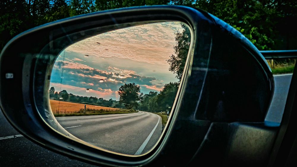 Immer schön in den Rückspiegel gucken Foto & Bild landschaft, projekte, fotomontage Bilder auf