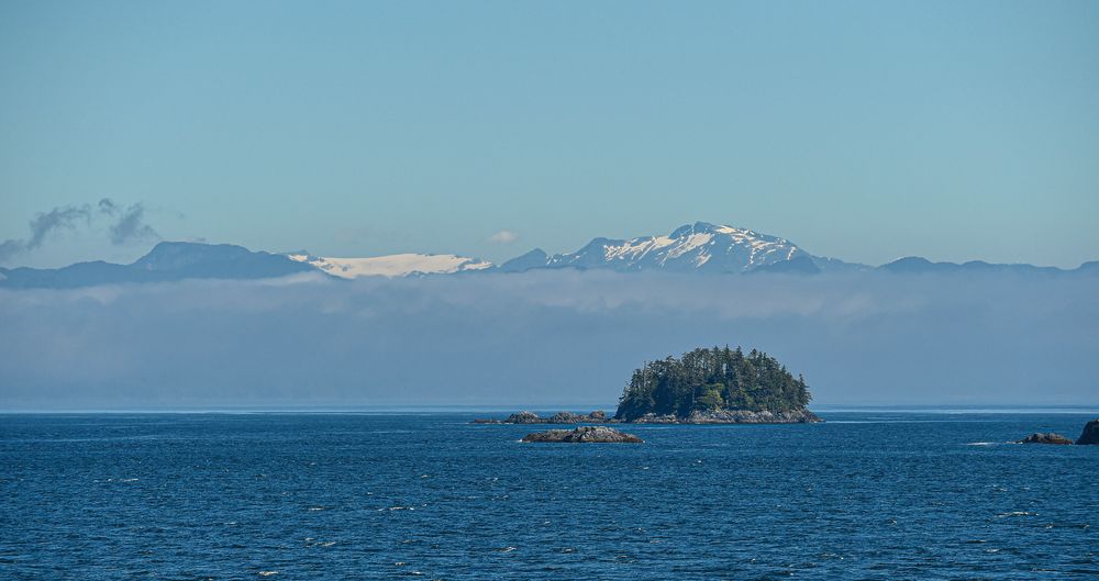 Immer wieder harausragende Felsen.Nordl. vor Vancouver SC_5960